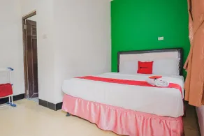 RedDoorz Syariah near Kebun Raya Liwa - Chambre