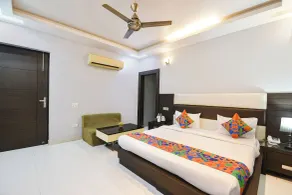 FabHotel AVF Suites - 500 Meters From UNITECH CYBER PARK - Værelse