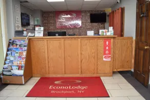 Econo Lodge - Hall
