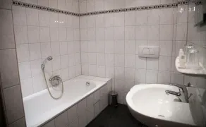 Hotel Atlantis - Bathroom