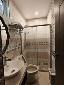 Ambien's Place Residential Hotel - Badezimmer
