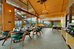 Alokik Sharanam Zinc Journey by The Fern, Mahabaleshwar - Restaurang
