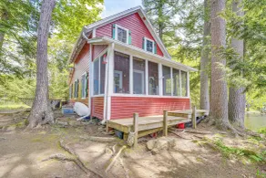 Peaceful Lakefront Maine Cabin w/ Sunset Views - Innenbereich