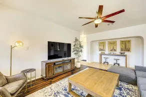 5 Mi to Randolph Afb: Spacious Cibolo Haven! - Interior
