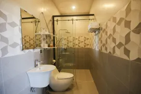 Green Oasis Hotel - Bathroom