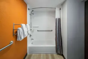 La Quinta by Wyndham Greensboro NC - Salle de bain