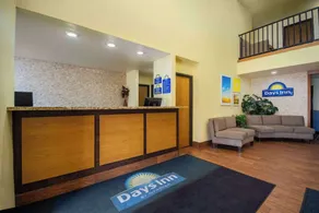 Days Inn by Wyndham Evansdale Waterloo - Hall