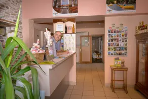 Logis Hôtels - Hostellerie des Lauriers - Hôtel et Restaurant - Reception