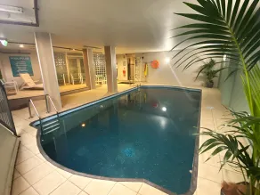 Adelaide Royal Coach - Pool