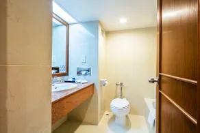 Cholchan Pattaya Beach Resort - SHA Extra Plus - Salle de bain