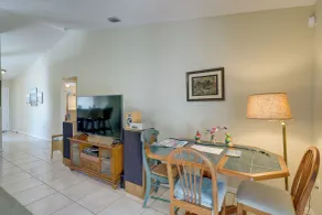 Bright Titusville Retreat w/ Lanai - WFH Friendly! - Interiør