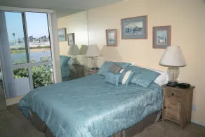 G32 - Harbor Cottage - On-the-Sand - Room