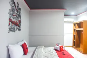 RedDoorz Plus near RSCM Jakarta - Habitación