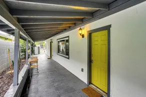 Explore LA & Long Beach: Compton Condo w/ Patio - Interiör