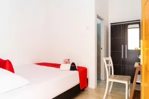 RedDoorz near Cipinang Indah Mall - Habitación