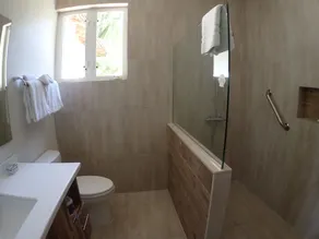 Siesta - Runaway Bay 5BR - Bathroom