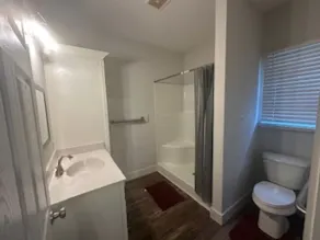 Chestnut Hostel - Bathroom