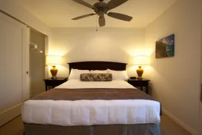 2Br Kauai Kailani Condo, Pool, walk to Ocean & Shops, AC KK117 - Rum