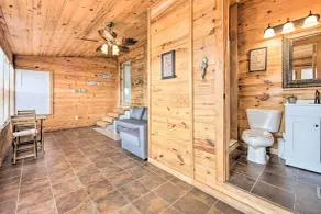 On-site Boat Launch: Gun Barrel City Lake House - Interiör