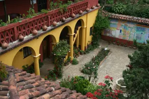 Hotel Na Bolom - Courtyard