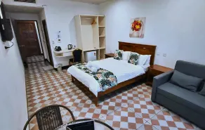 Crown Royale Hotel & Lounge - Room