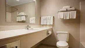 Best Western Airport Inn & Suites Cleveland - Salle de bain