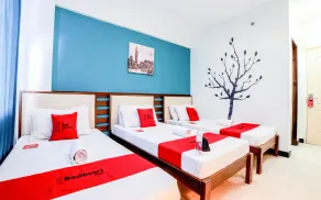 RedDoorz Plus near Rizal Junction - Chambre
