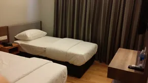 Go Hotel - Room