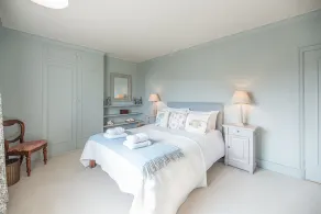 3 The Coastguards, Thorpeness - Only a stones throw from the Beach and very close to famous boating Meare, Country Club and Golf Club - Aldeburgh Coastal Cottages - Room
