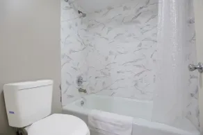 Riverside Inn & Suites Danville Virginia - Badezimmer