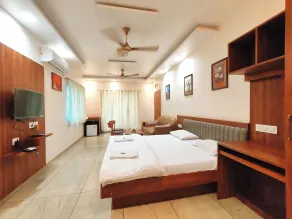 Hotel Meera Regency - Room