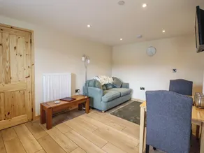 Hen Blaid - Room