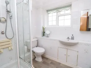 1 Westwood Close - Baño