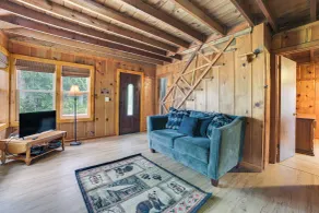 Lupton Cabin w/ Fire Pit: Walk to George Lake! - Innvendig