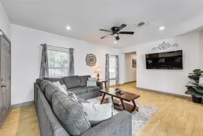 Walk to Parks & Dining! Universal City Home - Interiør