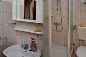 Apartmani Loredana - Apartment mit 2 Schlafzimmern und Meerblick - Badezimmer
