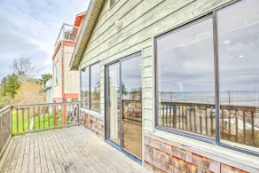 Hilltop Hideout w/ Sweeping Birch Bay Views - Interiør