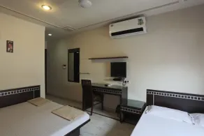 Smyle Inn - Best Budget Hotel near New Delhi Train Station - Room