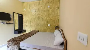 ANAND LOK VATIKA - Room