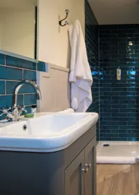 The Bear Hotel - Bathroom