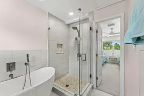 464 Indian Creek Dr - Badezimmer