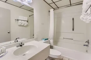 Baymont by Wyndham Loveland/Fort Collins Area - Salle de bain