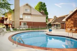 Hawthorn Suites by Wyndham Tinton Falls - Pool