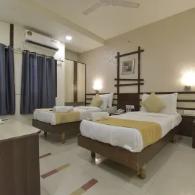 Hotel Airport Plaza - Room