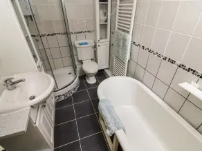 courtyard cottage - Bathroom