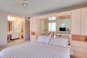 Pool & Ocean Access: Palm Beach Gardens Condo - Intérieur