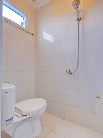 Hotel O Aulia Homestay Syariah - Bathroom