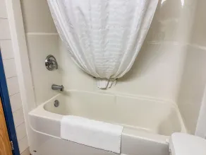 Super 8 by Wyndham High River AB - Room