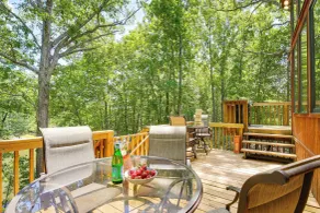Lakefront Innsbrook Chalet: Hot Tub + Fire Pit! - Innvendig
