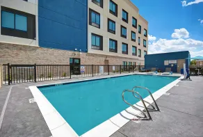 Hampton Inn Midland South - Pool